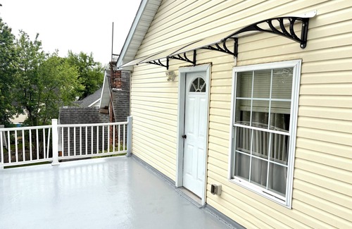Forest Hill Apartamento | Cozy 2-bedroom apartment with WiFi, AC, large outdoor balcony