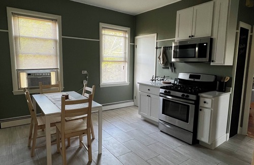 Wanskuck Apartamento | Cozy 2-bedroom apartment Providence with WiFi, AC