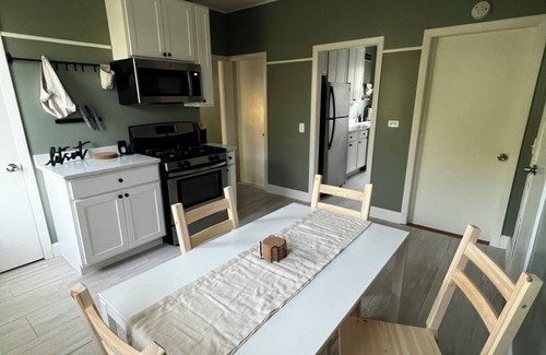 Wanskuck Apartamento | Cozy 2-bedroom apartment Providence with WiFi, AC