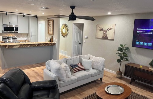 Scott City Apartamento | Cozy 2-bedroom apartment in lovely Scott City with AC, WiFi
