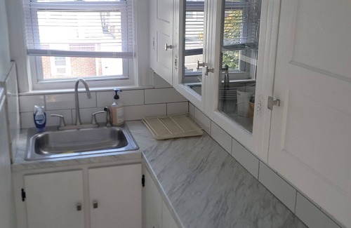 Elmhurst Apartamento | Cozy 2-bedroom apartment in serene Providence with WiFi, AC