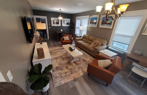 Elmhurst Apartamento | Cozy 2-bedroom apartment in serene Providence with WiFi, AC