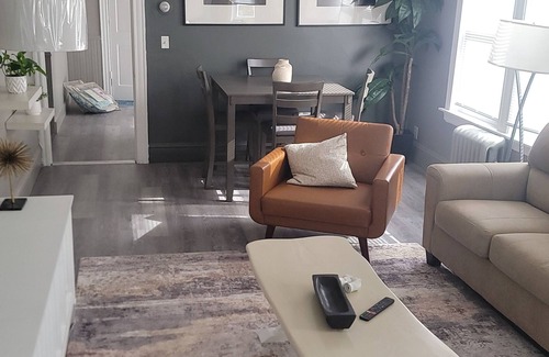 Elmhurst Apartamento | Cozy 2-bedroom apartment in serene Providence with WiFi, AC