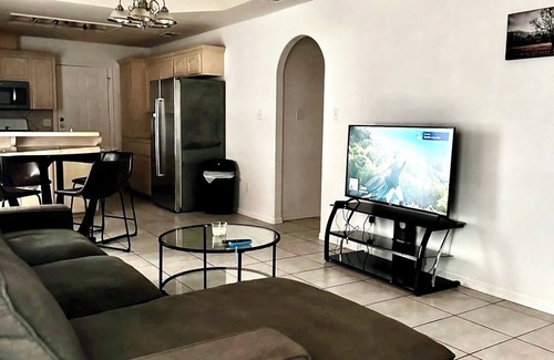 Edinburg Apartamento | Cozy 2-bedroom apartment in lovely Edinburg with WiFi, AC
