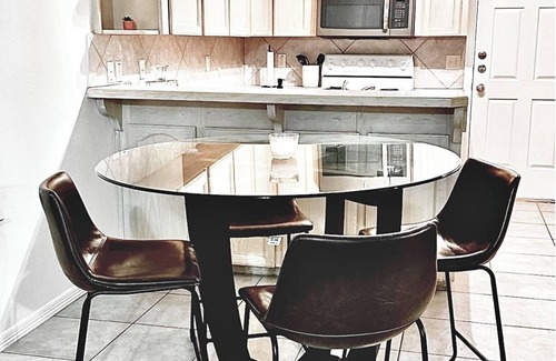 Edinburg Apartamento | Cozy 2-bedroom apartment in lovely Edinburg with WiFi, AC