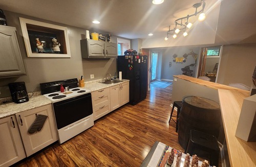 Joffre Apartamento | Cozy 2-bedroom apartment in pleasant McDonald with WiFi, AC