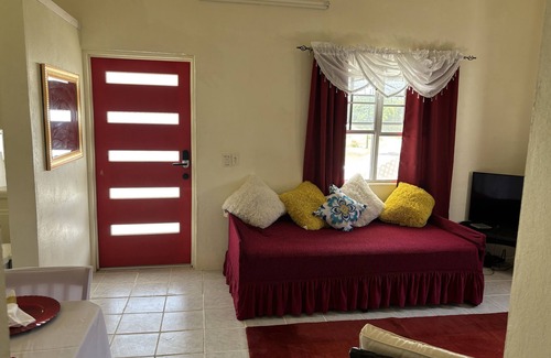 Fitches Creek Apartamento | Cozy 2-bedroom apartment in quiet Fitches Creek with WiFi, AC & hot water shower