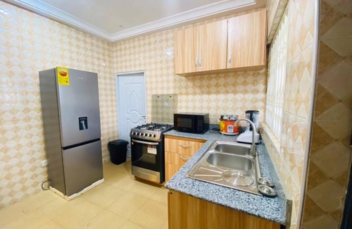 Tokuse Apartamento | Cozy 2-bedroom apartment in lovely Mile 11 with AC, WiFi