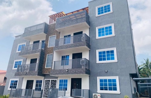 Tokuse Apartamento | Cozy 2-bedroom apartment in lovely Mile 11 with AC, WiFi