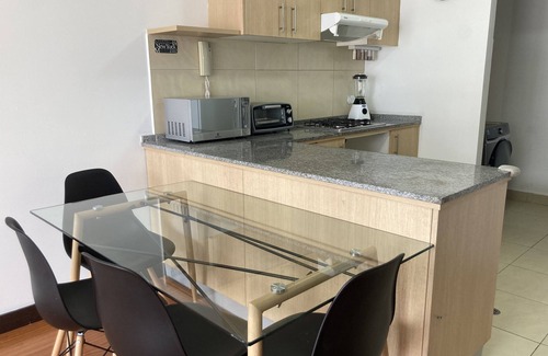 La Floresta Apartamento | Cozy 2-bedroom apartment with WiFi, fitness room in charming Quito