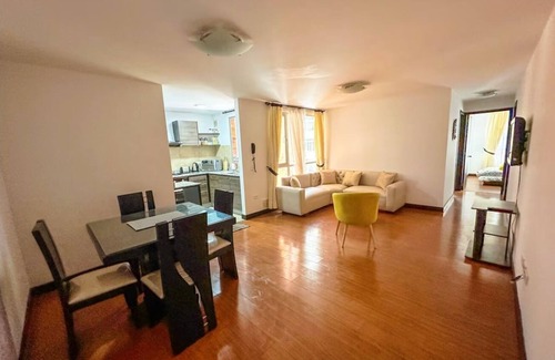 La Carolina Apartamento | Cozy 2-bedroom apartment in charming Quito with WiFi, fitness room