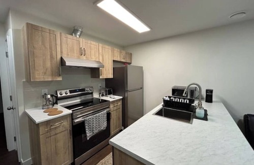 Southeast Edmonton Casa | Cozy 2-Bedroom Basement Suite | Private Entrance | Pet-Friendly