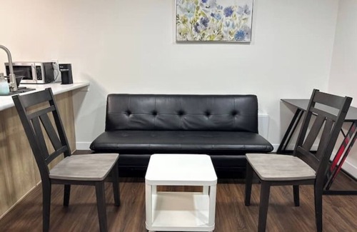 Southeast Edmonton Casa | Cozy 2-Bedroom Basement Suite | Private Entrance | Pet-Friendly