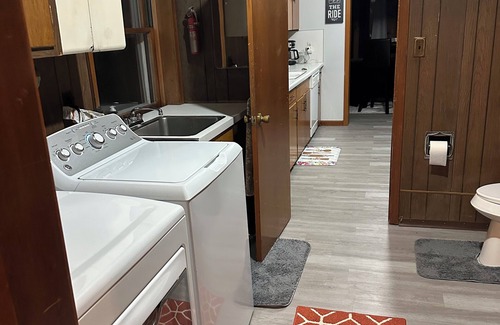 Anchor Bay Harbor Casa | Cozy 2-bedroom bungalow on Lake St Clair with plenty of room to dock your boat!
