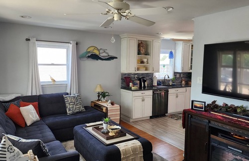 North Cape May Cabaña | Cozy 2 Bedroom Cottage Close to Bay Beach