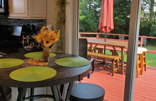 North Cape May Cabaña | Cozy 2 Bedroom Cottage Close to Bay Beach