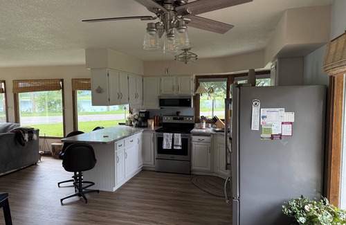 Buffalo City Cabina | Cozy 2-bedroom cabin in charming Buffalo City with AC