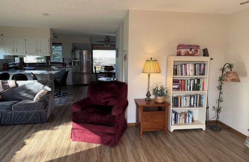 Buffalo City Cabina | Cozy 2-bedroom cabin in charming Buffalo City with AC
