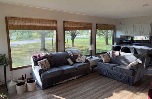 Buffalo City Cabina | Cozy 2-bedroom cabin in charming Buffalo City with AC