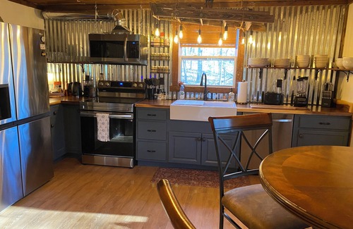 Pegram Cabina | Cozy 2-bedroom cabin on 5 private acres in charming Pegram, TN