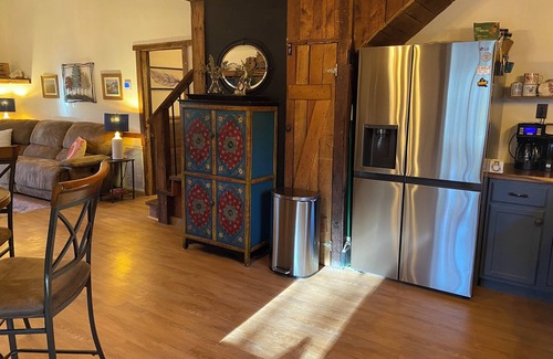 Pegram Cabina | Cozy 2-bedroom cabin on 5 private acres in charming Pegram, TN