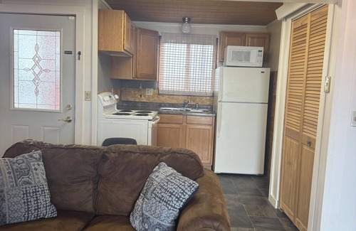 Bottineau Cabina | Cozy 2-bedroom cabin in charming Lake Metigoshe with AC