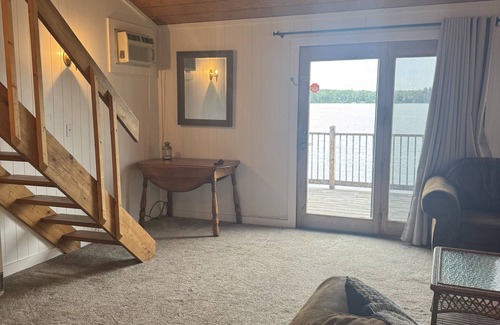 Bottineau Cabina | Cozy 2-bedroom cabin in charming Lake Metigoshe with AC