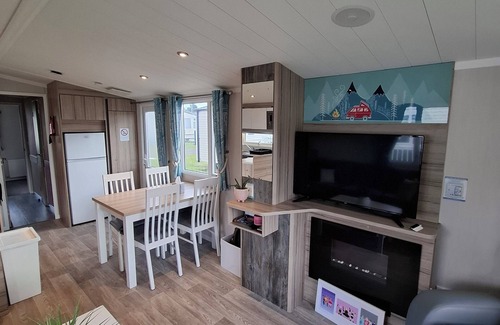 Prestonpans Casa | Cozy 2-bedroom caravan in welcoming SetonSands with WiFi close to the beach