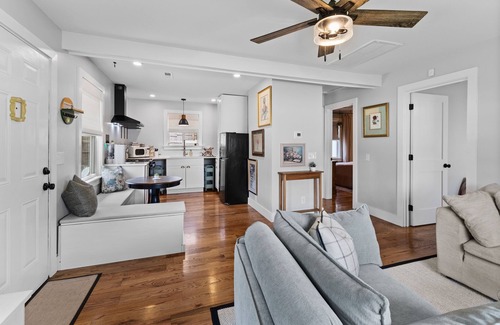 Hadley - Washington Casa | Cozy 2 Bedroom Close to Downtown