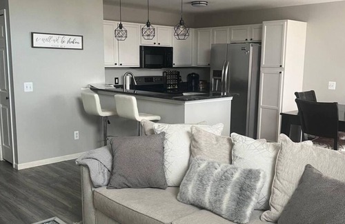Chesterfield Condominio | Cozy 2-bedroom condo with WiFi, AC in peaceful New Baltimore