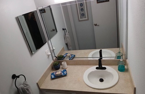 St. Petersburg - Clearwater Condominio | Cozy 2-bedroom condo with AC, fitness room & Pool in welcoming St. Petersburg