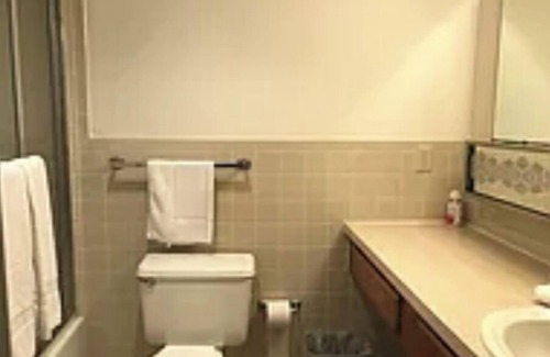 Brownsville Condominio | Cozy 2-bedroom condo with WiFi, AC in charming S. Padre Island, Tx.