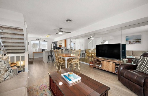 Edgewater Acres Condominio | Cozy 2 Bedroom Condo at Harbor Lights