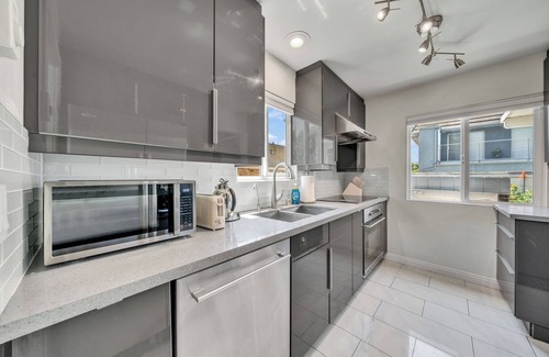 Arcadia Condominio | Cozy 2-bedroom condo|Garden Retreat on Arcadia Ave|Flex-Lease for Family #42408