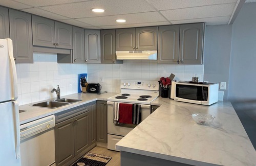 Red Deer Condominio | Cozy 2-bedroom condo in Red Deer with WiFi - Swimming Pool/Fitness Room/Elevator