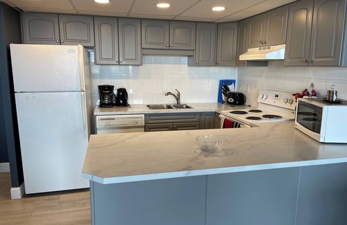 Red Deer Condominio | Cozy 2-bedroom condo in Red Deer with WiFi - Swimming Pool/Fitness Room/Elevator