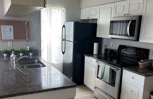 Kissimmee Condominio | Cozy 2-bedroom condo in fabulous Kissimmee with WiFi, AC, fitness room, and pool