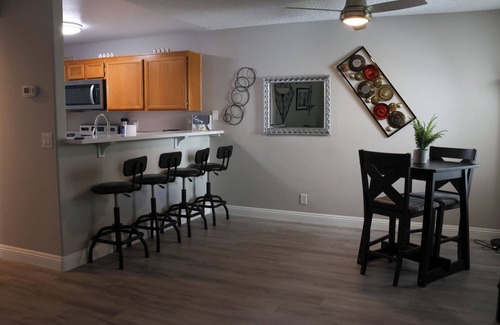 Las Vegas Condominio | Cozy 2-bedroom condo! Your home away from home in Sunny Las Vegas!!! 🌞