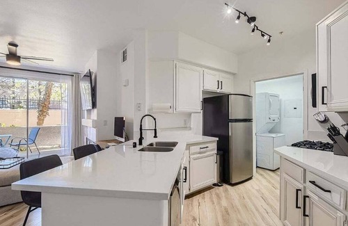 Rhodes Ranch Condominio | Cozy 2-bedroom condo with AC, WiFi in SW Las Vegas-A Desert Gem