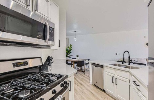 Rhodes Ranch Condominio | Cozy 2-bedroom condo with AC, WiFi in SW Las Vegas-A Desert Gem