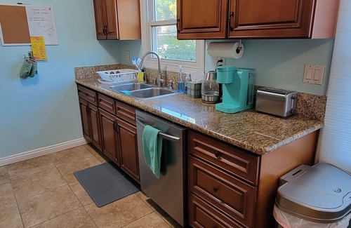 Alamitos Beach Condominio | Cozy 2-bedroom condo in lovely Long Beach with AC