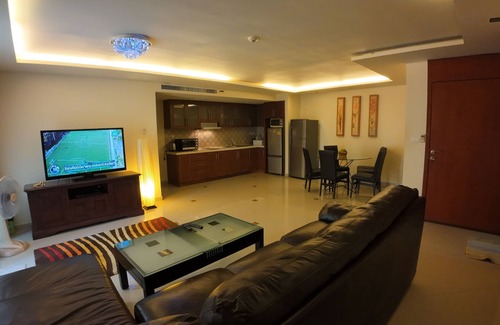 Pattaya Bay Condominio | Cozy 2-bedroom condo with AC, WiFi in amazing Pattaya