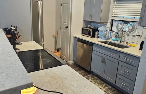 Plano Condominio | Cozy 2-bedroom condo with WiFi, AC in welcoming Plano