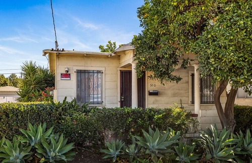 East Hollywood Cabaña | Cozy 2-bedroom cottage in the heart of L.A.