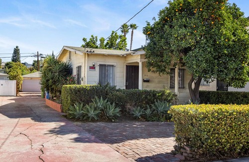 East Hollywood Cabaña | Cozy 2-bedroom cottage in the heart of L.A.