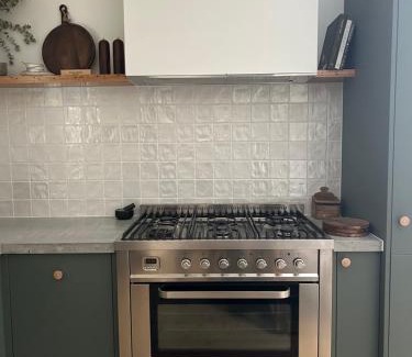 Golden Point Casa | Cozy 2 bedroom cottage - Newly renovated, perfect location for best of Ballarat