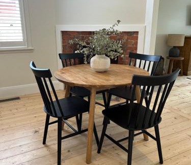 Golden Point Casa | Cozy 2 bedroom cottage - Newly renovated, perfect location for best of Ballarat