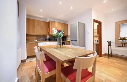 Earl's Court Apartamento | Cozy 2 Bedroom Duplex in Earls Court.