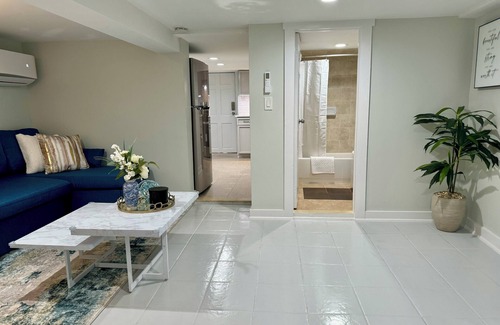 North Bergen Apartamento | Cozy 2-bedroom Gem in charming North Bergen with Parking, backyard, and grill