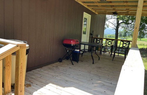 Dunlap Cabaña | Cozy 2 Bedroom Guesthouse at High Corner Farm